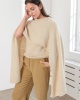 Artikelbild 1 des Artikels “Cape Mit Musterborte aus Natural Alpaca Pelo “