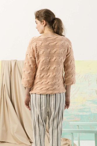 Artikelbild des Artikels “Pullover mit Zopfmuster aus Amira “