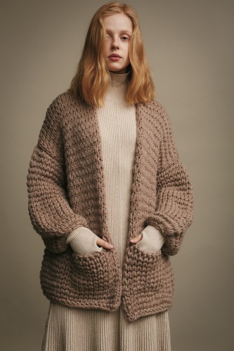 Artikelbild des Artikels “Cardigan Chilly Milly aus WOOLADDICTS Fire “