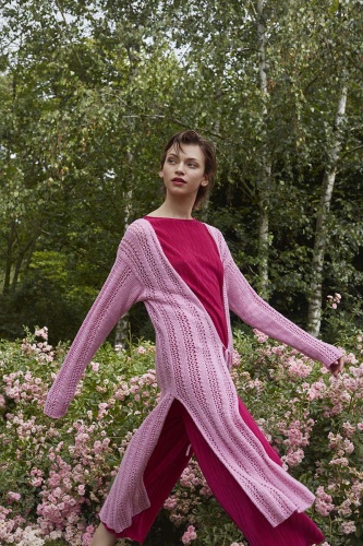 Artikelbild des Artikels “Long cardigan Smell The Roses aus WOOLADDICTS Bliss “
