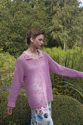 Artikelbild des Artikels “Crocheted cardigan Flower Field aus WOOLADDICTS Sunshine “