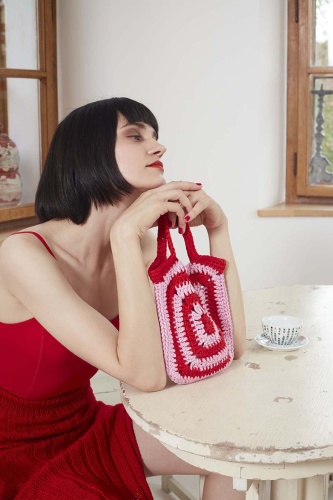 Artikelbild des Artikels “Crocheted bag Red Velvet Cake aus WOOLADDICTS Sunshine “