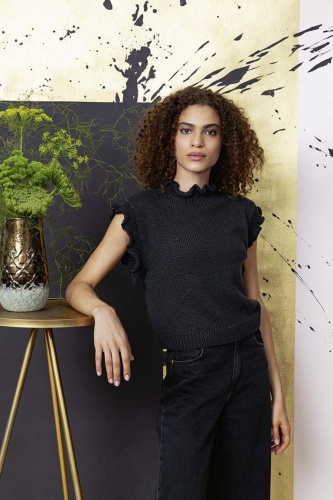 Artikelbild des Artikels “ärmelloser Pullover aus Norma “