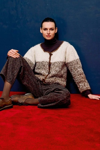 Artikelbild des Artikels “Kurze Jacke Top Down Hazel aus Baby Lama “