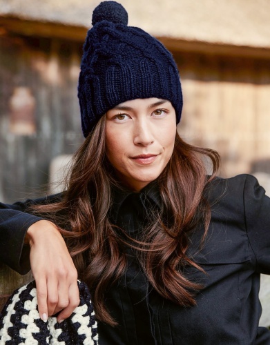 Artikelbild des Artikels “Bommelmütze mit Zöpfen aus Alta Moda Cashmere 16 “