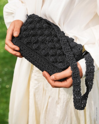 Artikelbild des Artikels “Handtasche Mit Noppendeckel aus The Core “