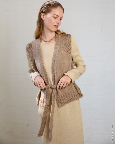 Artikelbild des Artikels “Weste Mit Betonten Blenden aus Cashmere Kiss “