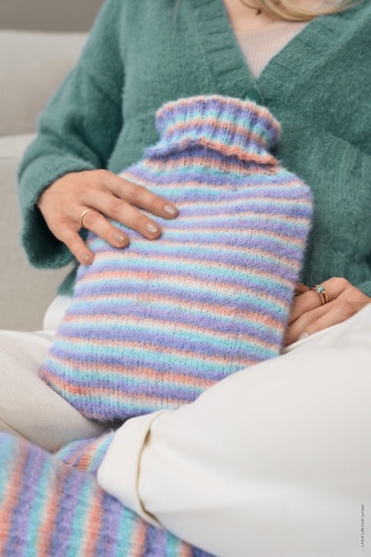 Artikelbild des Artikels “2 Wärmflaschenhüllen aus Cosy Socks Multi Stripes “
