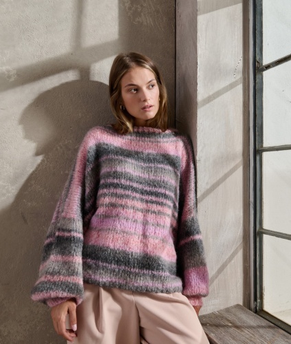 Artikelbild des Artikels “Pullover Mit Breiten Ärmeln aus Gigante “