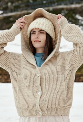 Artikelbild des Artikels “Jacke mit Kapuze aus LandLust Alpaka Merino 100 “