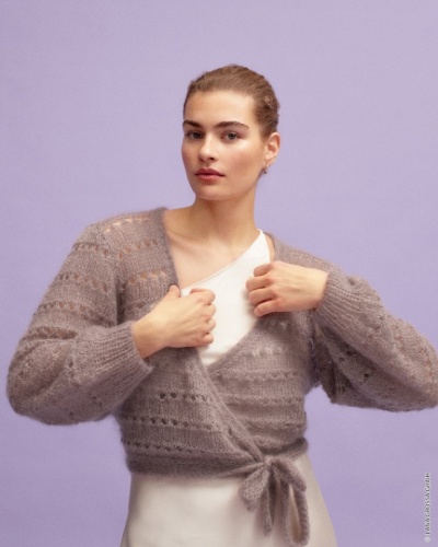 Artikelbild des Artikels “Verspielte Wickeljacke aus Silkhair “
