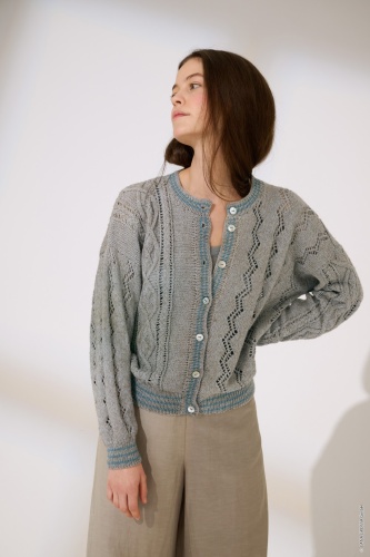 Artikelbild des Artikels “Kurzer Cardigan aus Diversa “
