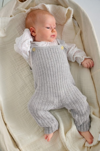 Artikelbild des Artikels “Latzhose Im Streifenmuster aus Cool Wool Baby “