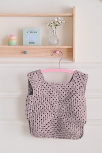 Artikelbild des Artikels “Pullunder Im Grannymuster aus Cool Wool Big 1000 - Burgund | 98/104 (200g)“