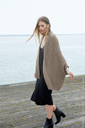 Artikelbild des Artikels “Cape-Jacke aus Alta Moda Alpaca “