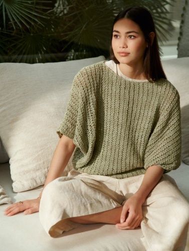 Artikelbild des Artikels “Quergestricktes Shirt aus Bacca “