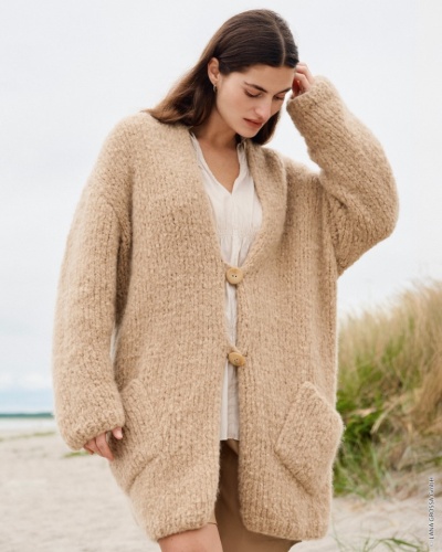 Artikelbild des Artikels “Longjacke Glatt Rechts Mit Aufgesetzten Taschen aus Royal Alpaca “
