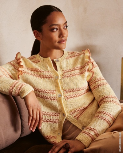 Artikelbild des Artikels “Cardigan Mit Ärmelrüschen aus Ecopuno & Tencellino & Filo Paillettes “