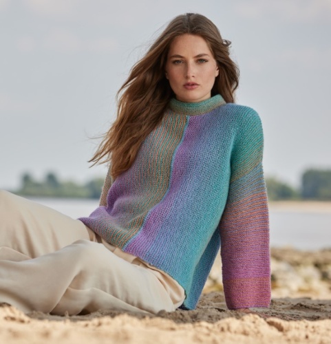 Artikelbild des Artikels “Pullover quergestrickt aus Gomitolo Versione 447 - Lind-/Mai-/Gras-/Dunkel-/Flaschengrün | 44/46 - 48/50 (600g)“