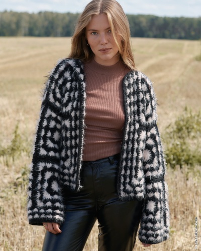 Artikelbild des Artikels “Granny Squares Jacke Mit Trompetenärmel aus Basta & Brigitte No. 2 “