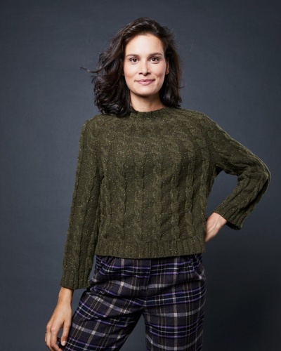 Artikelbild des Artikels “Pullover mit Rundpasse und Zopfmuster aus Como Tweed “