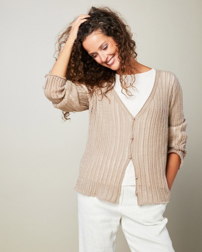 Artikelbild des Artikels “Lacetrick-Cardigan mit V-Ausschnitt aus Lamana Modena “