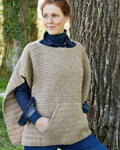 Artikelbild des Artikels “Häkelponcho Mit Känguru-Tasche aus Landlust-Winterwolle “