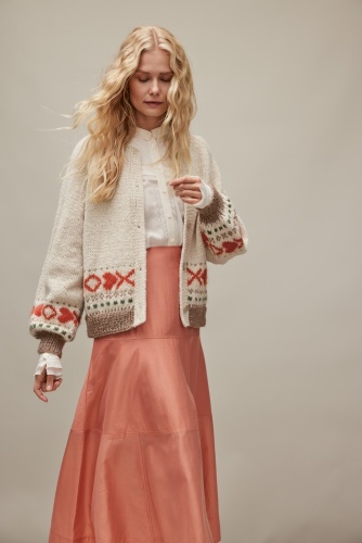 Artikelbild des Artikels “Kurzer Cardigan aus Natural Lama Chunky & Mohair Di Gio “