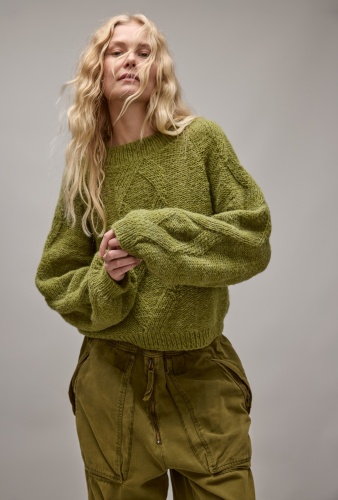 Artikelbild des Artikels “Raglan-Pullover aus Nebbia “