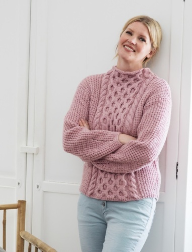 Artikelbild des Artikels “Damenpullover mit Zopfmuster aus Novita 7 Brothers “