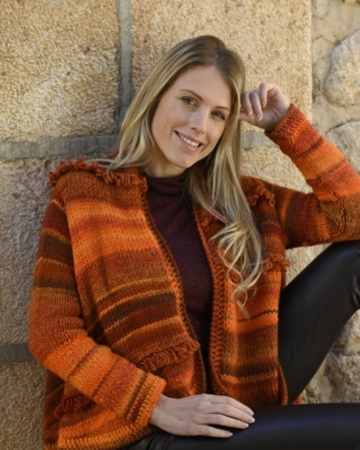 Artikelbild des Artikels “Jacke mit Fransenstreifen aus Linie 359 Fano 147 - Grün/Hellblau/Pink/Rot | 42-46 (750g)“