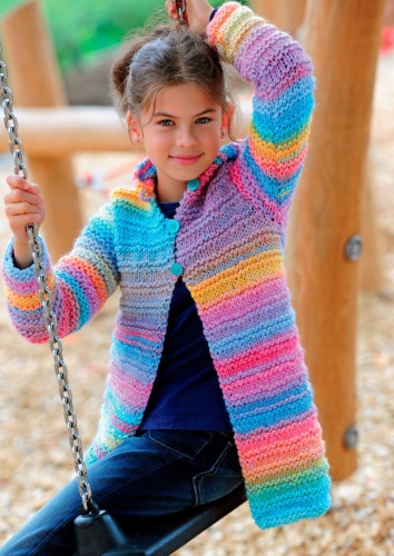 Artikelbild des Artikels “Lange Kinderjacke mit Kapuze aus Linie 359 Fano “