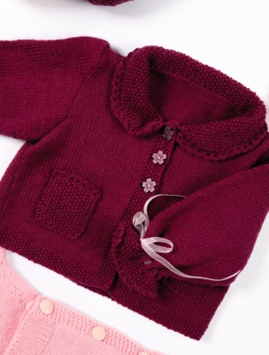 Artikelbild des Artikels “Jäckchen mit Kragen aus Pro Lana Baby Merino Soft “