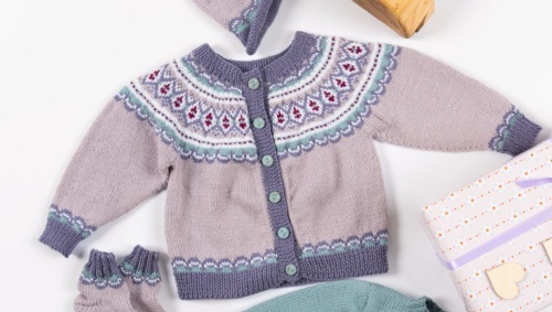 Artikelbild des Artikels “Jäckchen mit Jacquardmuster aus Pro Lana Baby Merino Soft “