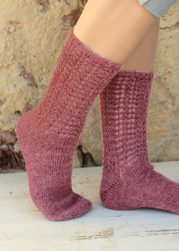 Artikelbild des Artikels “Socken mit Lochmuster aus Regia Premium Bamboo “
