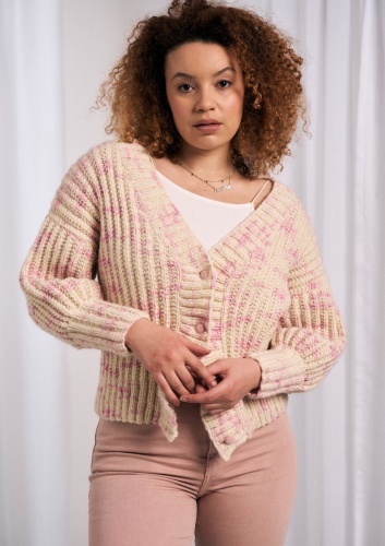Artikelbild des Artikels “Cardigan Aries aus Rowan Colourmix 104 - Pebble Greys | 44/46 (425g)“
