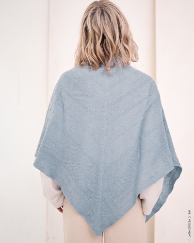 Artikelbild des Artikels “Dreieckstuch Mit Strukturmuster aus Cool Wool Lace 39 - Resedagrün | 80 x 174cm (150g)“
