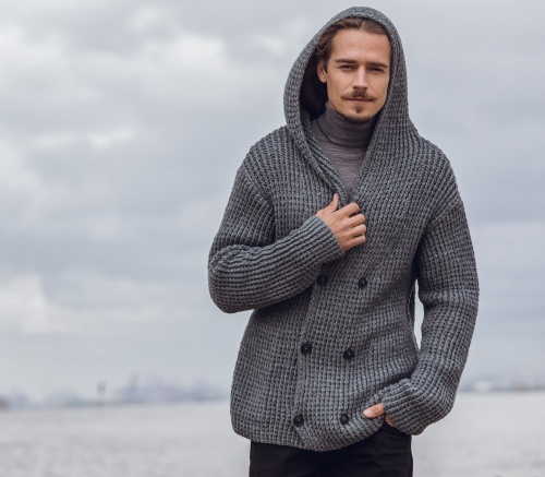 Artikelbild des Artikels “Kapuzenjacke aus Alta Moda Cashmere 16 “