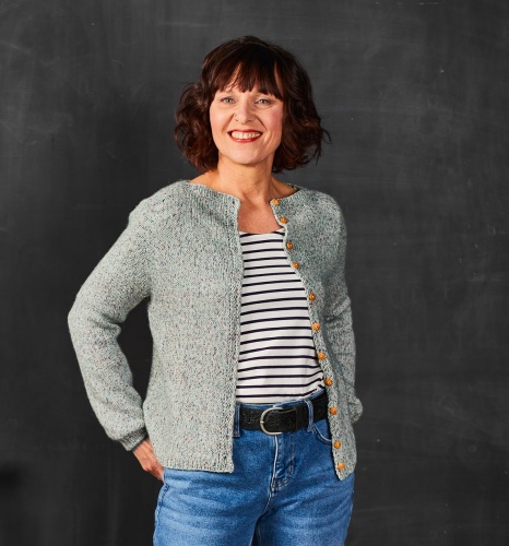 Artikelbild des Artikels “Cardigan Kate mit/ohne Rüsche aus Ecopuno 16 - Schwarz | 34,36,38 (300g)“