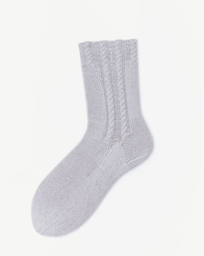 Artikelbild des Artikels “Damensocken mit Zopfmuster aus Lamana Lima “