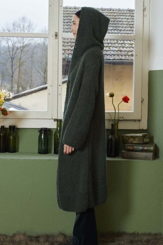 Artikelbild des Artikels “Mantel mit Kapuze  aus Suri Alpaca “