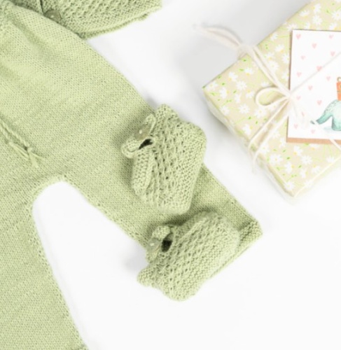 Artikelbild des Artikels “Schühchen mit Sternchenmuster aus Pro Lana Baby Micro “