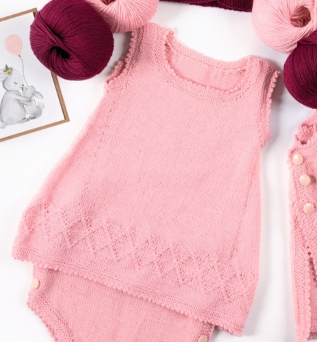 Artikelbild des Artikels “Kleidchen im Rautenmuster aus Pro Lana Baby Merino Soft “