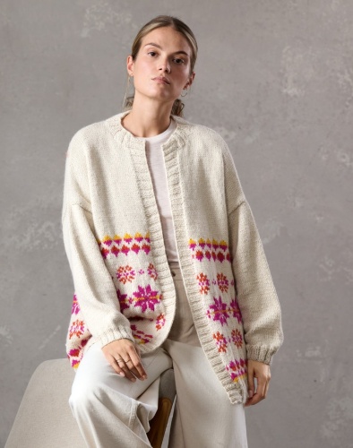 Artikelbild des Artikels “Cardigan aus Natural Lama Chunky “