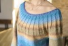 Artikelbild 3 des Artikels “Top Down-Pulli mit Rippemmusterpasse aus Pro Lana 1-2-3 Ideen Merino “