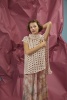 Artikelbild 4 des Artikels “Cape mit Lochmuster aus Sakura “