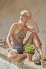 Artikelbild 4 des Artikels “Crocheted halter-neck top Not For Granny aus WOOLADDICTS Artsy “