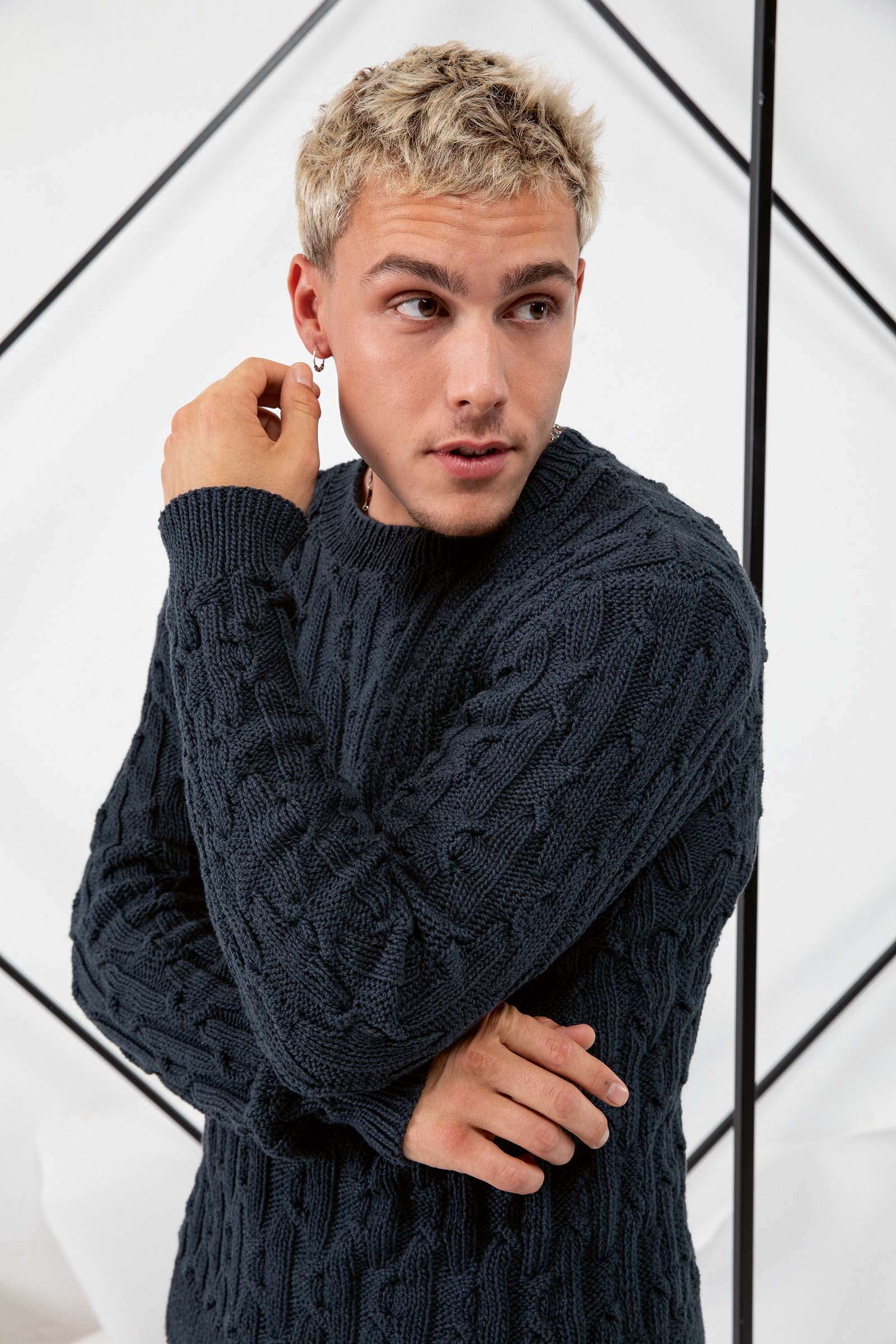 Artikelbild 1 des Artikels “Herrenpullover mit Zopfmuster aus Soft Cotton “