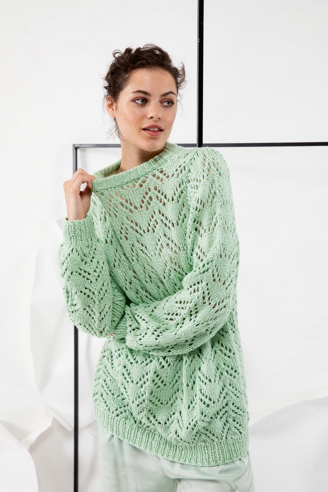 Artikelbild 1 des Artikels “Pullover mit Lochmuster aus Amira “