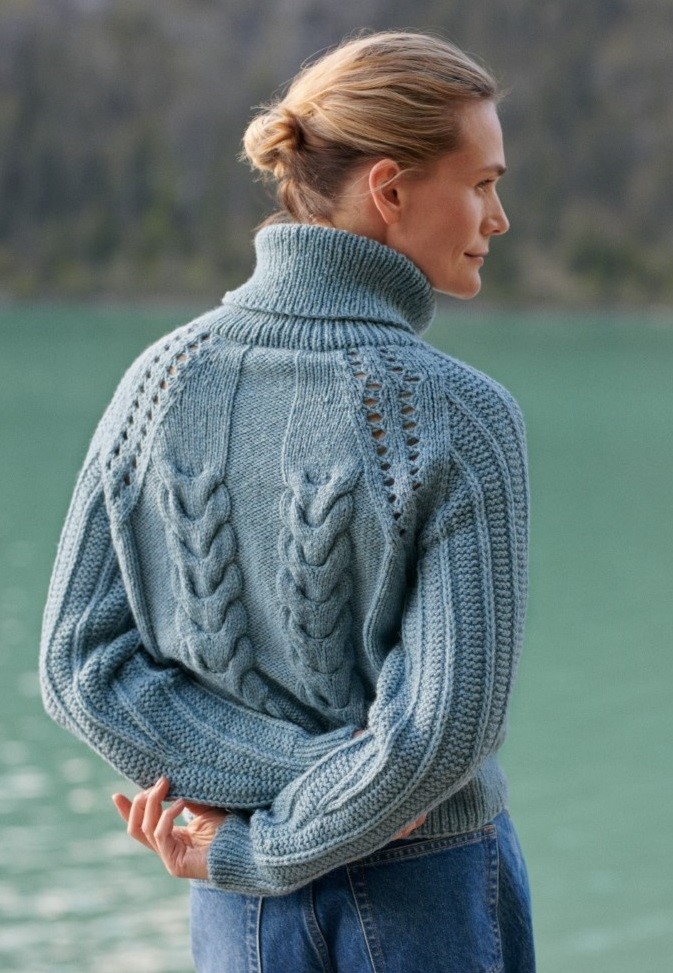 Artikelbild 1 des Artikels “Pullover mit Zopfmuster aus Alta Moda Alpaca “